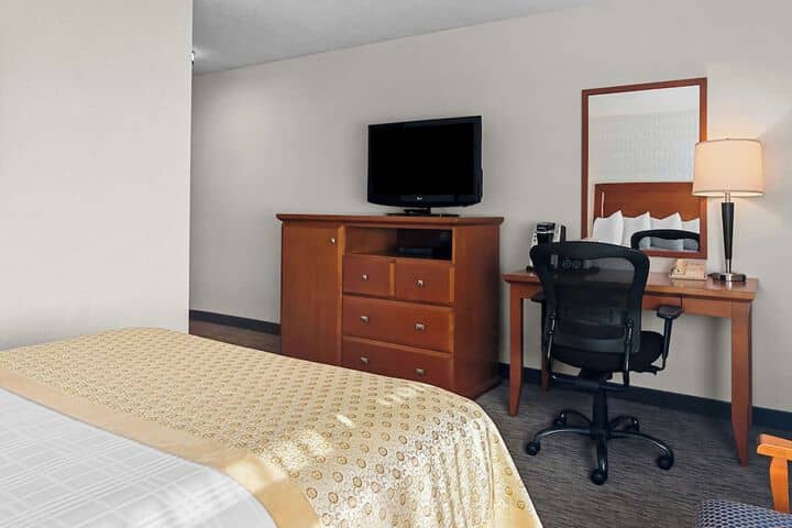 Room 10 of 37