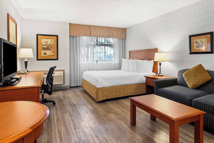 Room 16 of 37