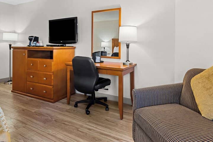 Room 3 of 37