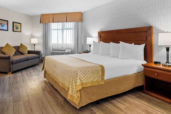 Room 4 of 37